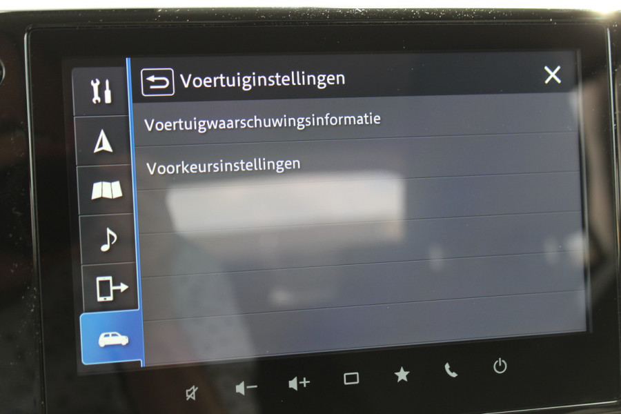 Suzuki Swift 1.2-83 pk MHEV Select Smart-Hybrid 5drs. Zeer betrouwbare en luxe wagen ! Slechts 15.000km ! Cruise Cntrl, LED verl., Airco, Navigatie, Stoelverwarm., Camera, Keyless entry & start, LM wielen, Metallic lak, Side- en lane assist etc.