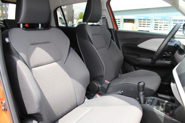 Suzuki Swift 1.2-83 pk MHEV Select Smart-Hybrid 5drs. Zeer betrouwbare en luxe wagen ! Slechts 15.000km ! Cruise Cntrl, LED verl., Airco, Navigatie, Stoelverwarm., Camera, Keyless entry & start, LM wielen, Metallic lak, Side- en lane assist etc.