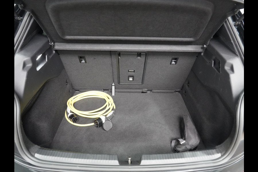 Volkswagen ID.3 First Plus 58 kWh 204pk | Camera | Acc | App-Connect | Stoelverwarming