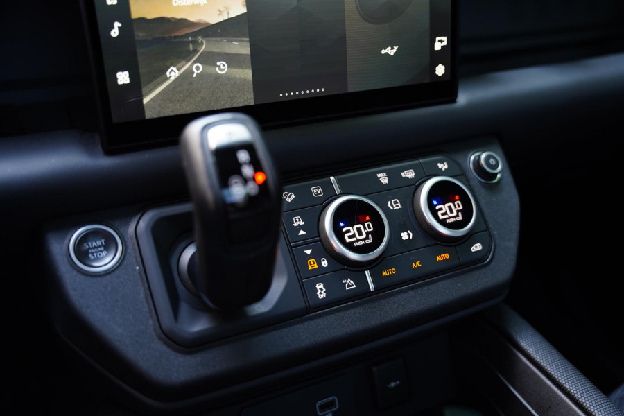 Land Rover Defender 110 P 400 E X-Dynamic HSE GERESERVEERD