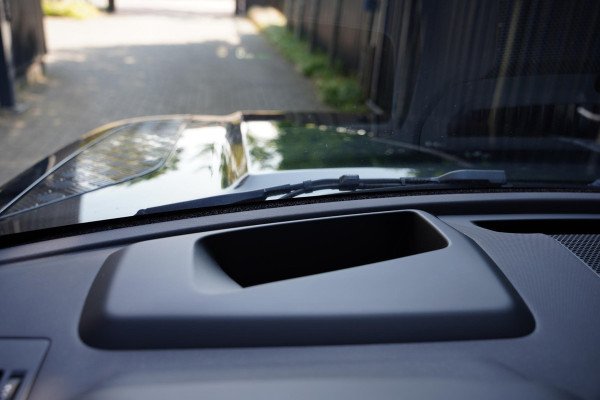 Land Rover Defender 110 P 400 E X-Dynamic HSE GERESERVEERD