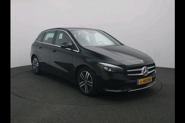 Mercedes-Benz B-Klasse 180 Business Solution Luxury Trekhaak | Parkeerpakket met achteruitrijcamera | Ledkoplampen | Sfeerverlichting | Stoelverwarming. Inclusief 24 maanden MB Certified garantie voor Europa.