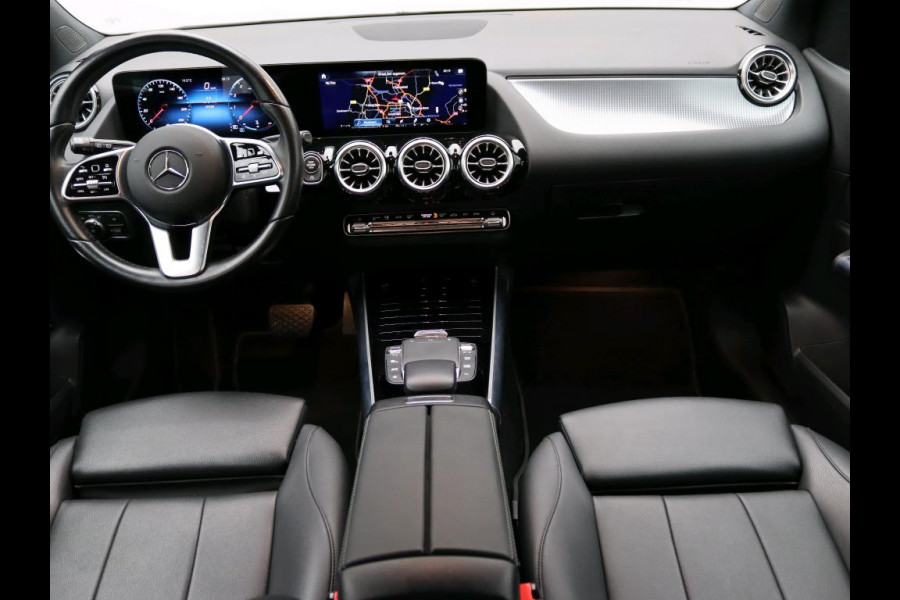 Mercedes-Benz B-Klasse 180 Business Solution Luxury Trekhaak | Parkeerpakket met achteruitrijcamera | Ledkoplampen | Sfeerverlichting | Stoelverwarming. Inclusief 24 maanden MB Certified garantie voor Europa.