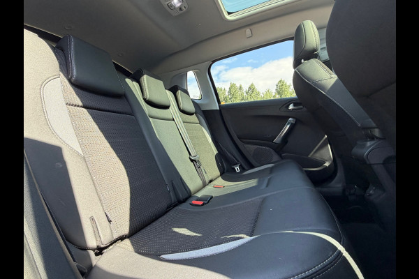 Peugeot 2008 1.2 PureTech / Pano / Navi / Leder / 131 PK
