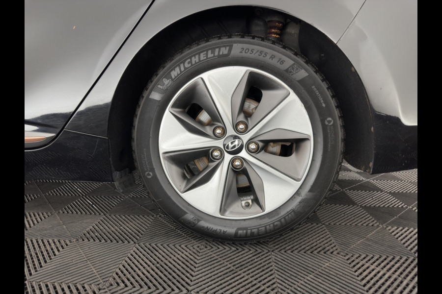 Hyundai IONIQ Comfort EV {SoH-98} Aut. *HEATPUMP | FULL-LED | DIGI-COCKPIT | SHIFTPADDLES | LANE-ASSIST | CCS-FASTLOADER | CRUISE | CAMERA | KEYLESS | DAB+ | NAVI-FULLMAP | ECC | PDC | TOWBAR | 16"ALU*