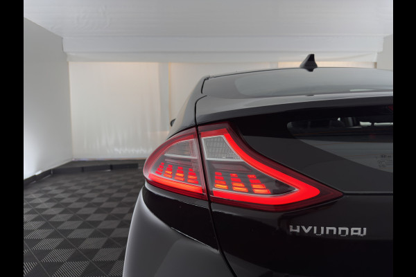 Hyundai IONIQ Comfort EV {SoH-98} Aut. *HEATPUMP | FULL-LED | DIGI-COCKPIT | SHIFTPADDLES | LANE-ASSIST | CCS-FASTLOADER | CRUISE | CAMERA | KEYLESS | DAB+ | NAVI-FULLMAP | ECC | PDC | TOWBAR | 16"ALU*