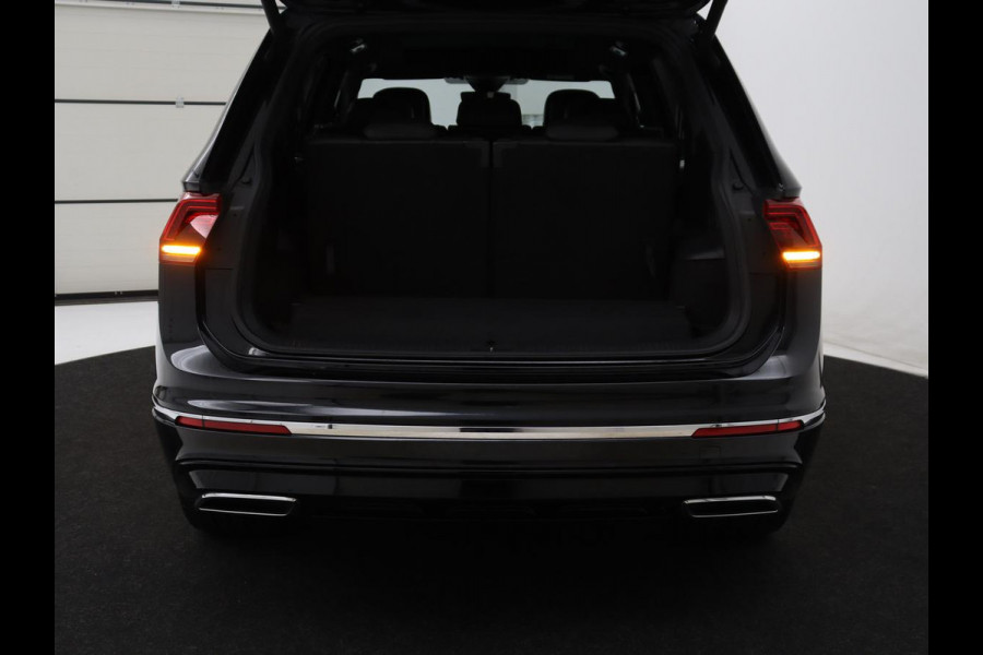 Volkswagen Tiguan Allspace 1.5 TSI Highline Business R 7p. | Carplay | Panoramadak | Camera | Carplay | Navigatie | Adaptive cruise| Leer | Climate control | Elektrische laadklep |