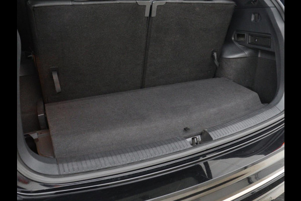 Volkswagen Tiguan Allspace 1.5 TSI Highline Business R 7p. | Carplay | Panoramadak | Camera | Carplay | Navigatie | Adaptive cruise| Leer | Climate control | Elektrische laadklep |