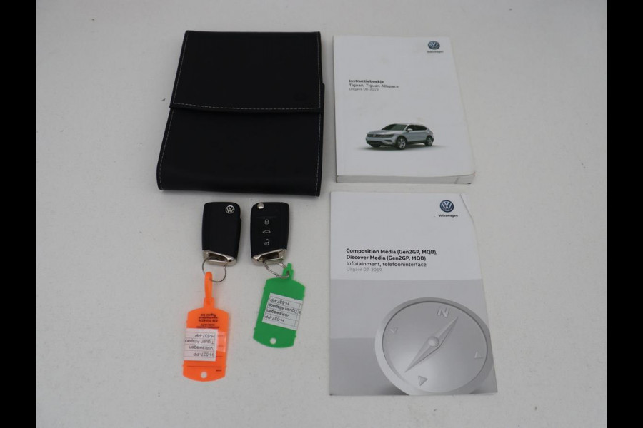 Volkswagen Tiguan Allspace 1.5 TSI Highline Business R 7p. | Carplay | Panoramadak | Camera | Carplay | Navigatie | Adaptive cruise| Leer | Climate control | Elektrische laadklep |