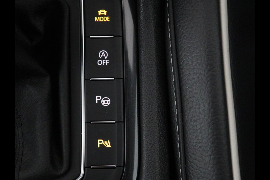 Volkswagen Tiguan Allspace 1.5 TSI Highline Business R 7p. | Carplay | Panoramadak | Camera | Carplay | Navigatie | Adaptive cruise| Leer | Climate control | Elektrische laadklep |
