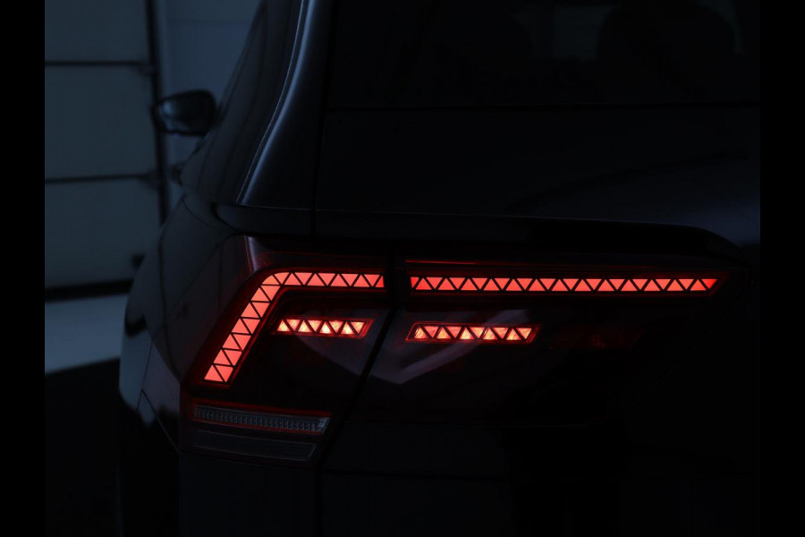 Volkswagen Tiguan Allspace 1.5 TSI Highline Business R 7p. | Carplay | Panoramadak | Camera | Carplay | Navigatie | Adaptive cruise| Leer | Climate control | Elektrische laadklep |