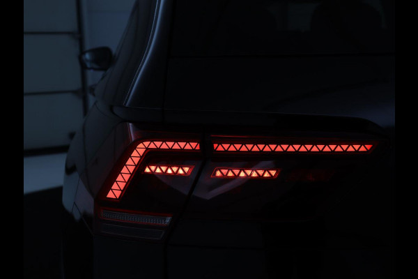 Volkswagen Tiguan Allspace 1.5 TSI Highline Business R 7p. | Carplay | Panoramadak | Camera | Carplay | Navigatie | Adaptive cruise| Leer | Climate control | Elektrische laadklep |