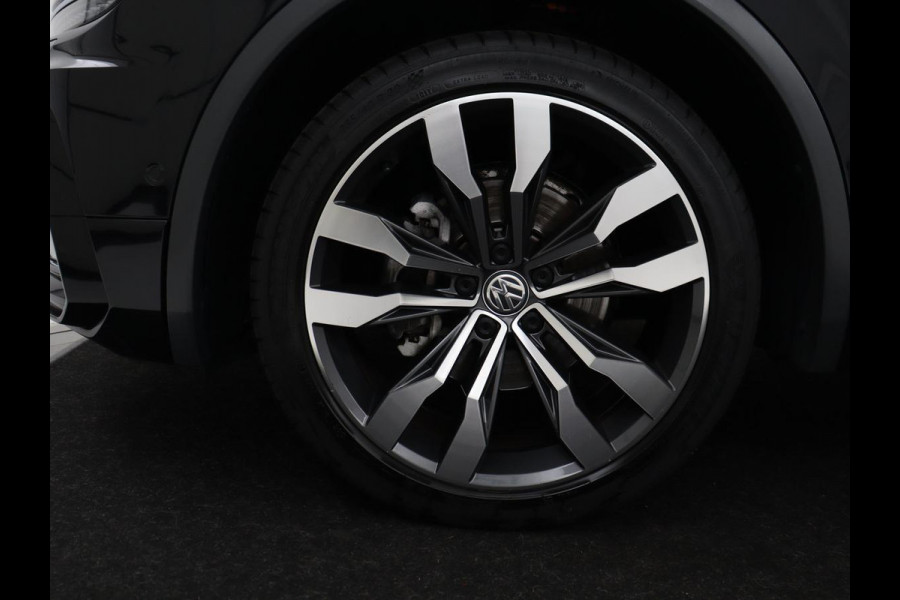 Volkswagen Tiguan Allspace 1.5 TSI Highline Business R 7p. | Carplay | Panoramadak | Camera | Carplay | Navigatie | Adaptive cruise| Leer | Climate control | Elektrische laadklep |