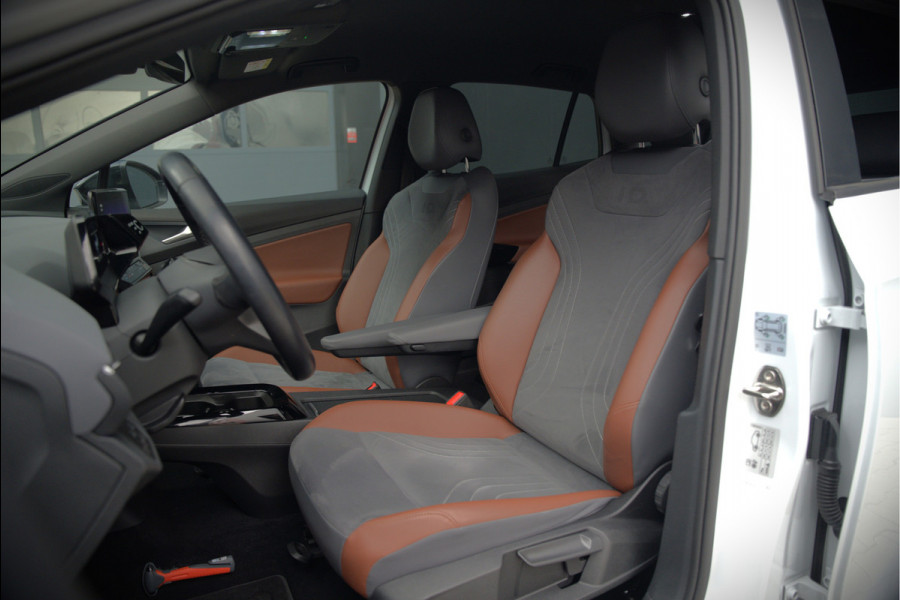 Volkswagen ID.4 First 77 kWh | Stoelverwarming | Stuurverwarming | Adaptive Cruise Control | Navigatie | Apple Carplay | Keyless | Camera | Parkeersensoren | NAP | BTW | Dealer Onderhouden