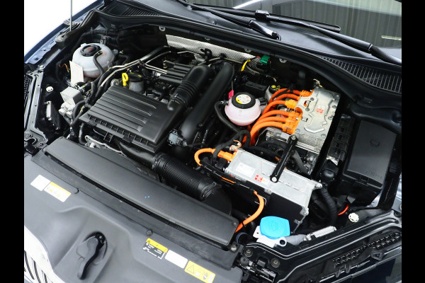 Škoda Superb Combi 1.4 TSI iV Laurin & Klement | Leder | Canton | Adaptive Cruise | Keyless | Memory | Stoelkoeling | Carplay