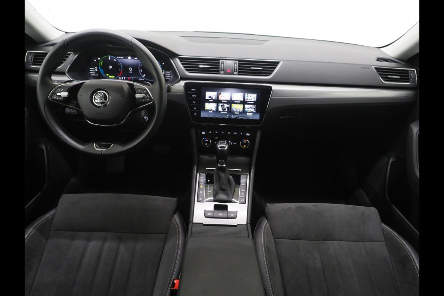 Škoda Superb Combi 1.4 TSI iV 218PK | Leder/Alcantara | Trekhaak | Memory | Virtual | Adaptive Cruise | PDC | Carplay