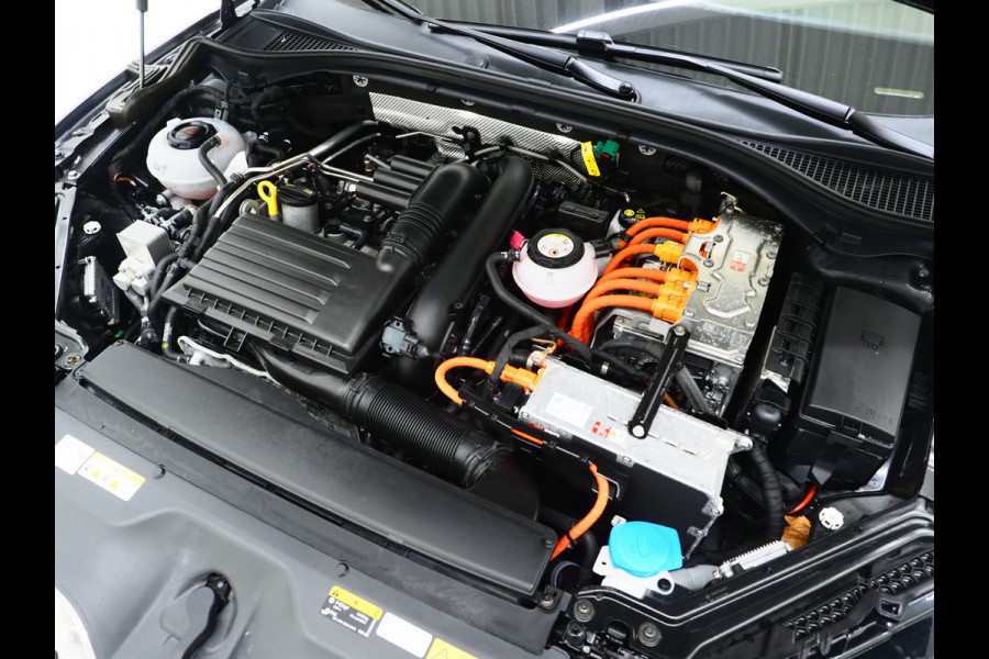Škoda Superb Combi 1.4 TSI iV 218PK | Leder/Alcantara | Trekhaak | Memory | Virtual | Adaptive Cruise | PDC | Carplay