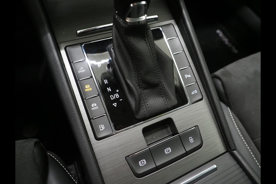 Škoda Superb Combi 1.4 TSI iV 218PK | Leder/Alcantara | Trekhaak | Memory | Virtual | Adaptive Cruise | PDC | Carplay