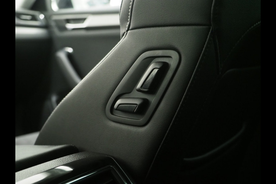 Škoda Superb Combi 1.4 TSI iV 218PK | Leder/Alcantara | Trekhaak | Memory | Virtual | Adaptive Cruise | PDC | Carplay