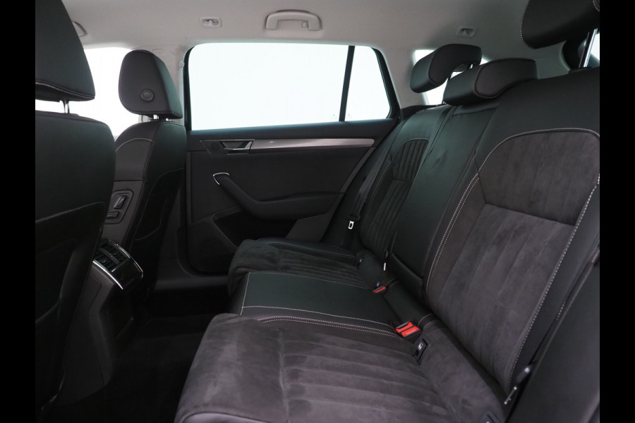 Škoda Superb Combi 1.4 TSI iV 218PK | Leder/Alcantara | Trekhaak | Memory | Virtual | Adaptive Cruise | PDC | Carplay
