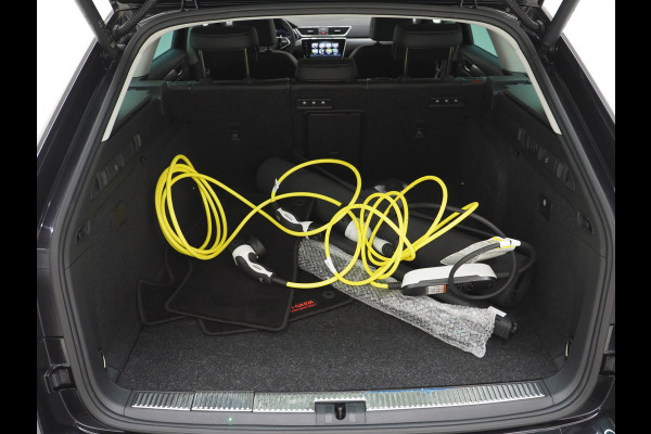 Škoda Superb Combi 1.4 TSI iV 218PK | Leder/Alcantara | Trekhaak | Memory | Virtual | Adaptive Cruise | PDC | Carplay
