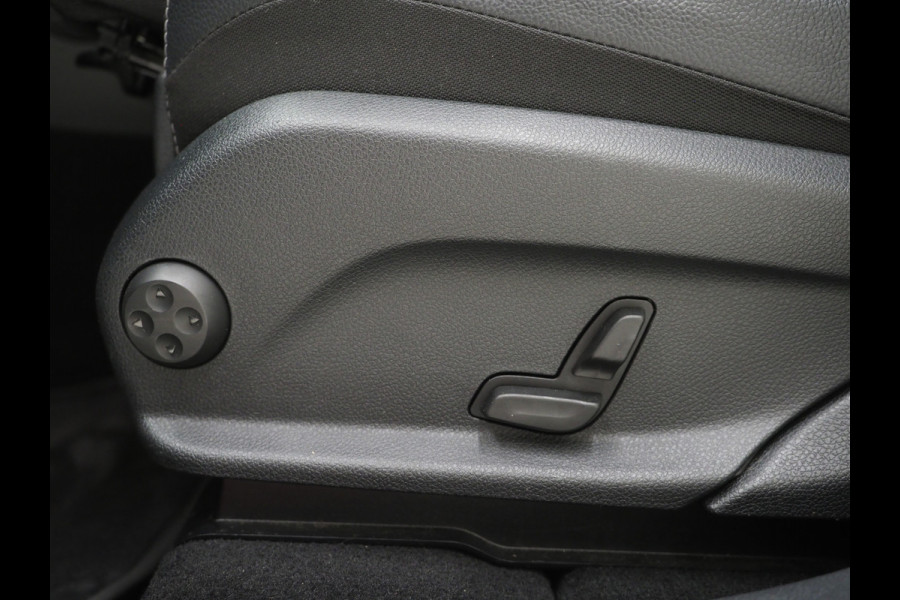 Mercedes-Benz GLC Coupé 300e 4MATIC AMG | Leder/Alcantara | Camera | Stoelverwarming | Sportstuur | Cruise | DAB | Carplay