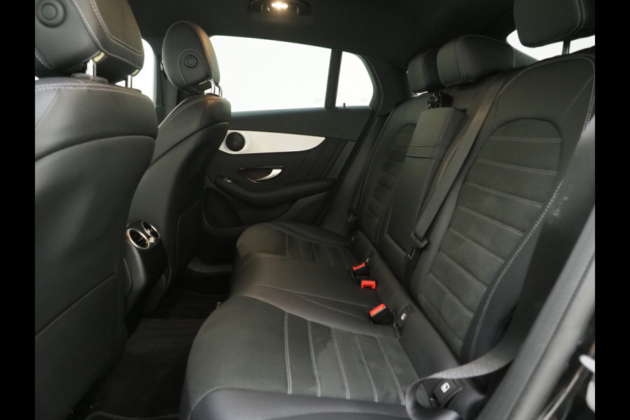 Mercedes-Benz GLC Coupé 300e 4MATIC AMG | Leder/Alcantara | Camera | Stoelverwarming | Sportstuur | Cruise | DAB | Carplay