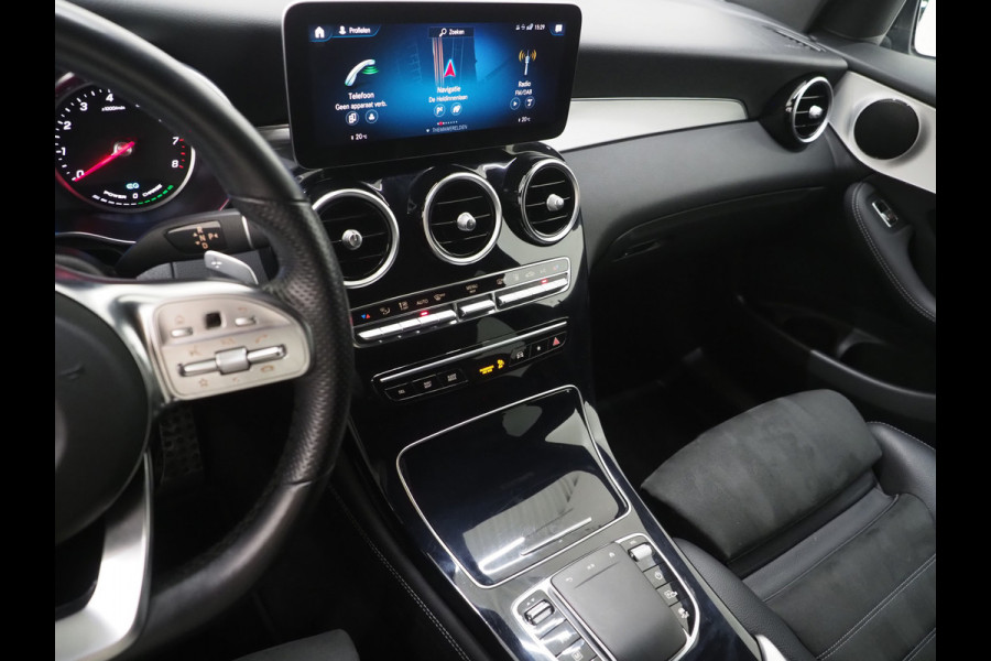 Mercedes-Benz GLC Coupé 300e 4MATIC AMG | Leder/Alcantara | Camera | Stoelverwarming | Sportstuur | Cruise | DAB | Carplay
