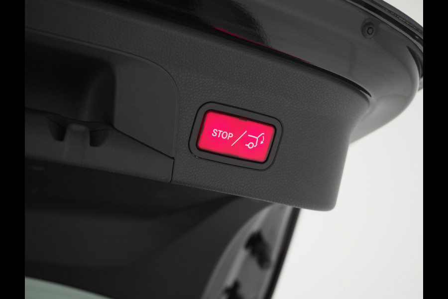Mercedes-Benz GLC Coupé 300e 4MATIC AMG | Leder/Alcantara | Camera | Stoelverwarming | Sportstuur | Cruise | DAB | Carplay
