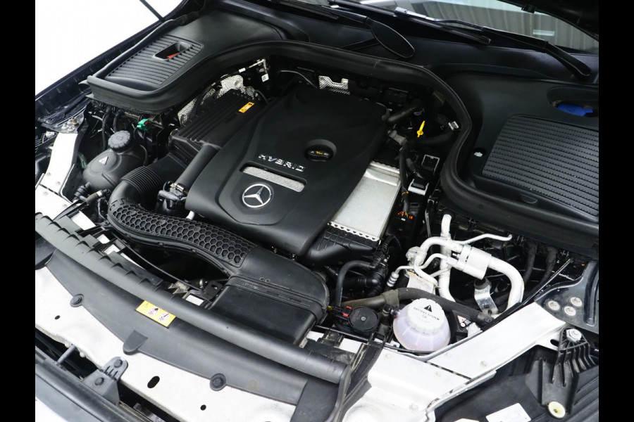 Mercedes-Benz GLC Coupé 300e 4MATIC AMG | Leder/Alcantara | Camera | Stoelverwarming | Sportstuur | Cruise | DAB | Carplay