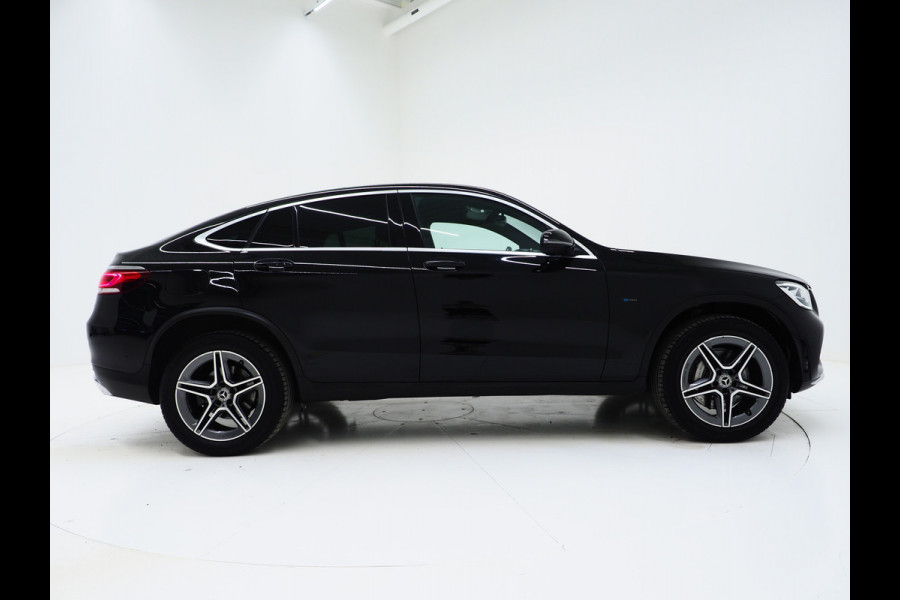 Mercedes-Benz GLC Coupé 300e 4MATIC AMG | Leder/Alcantara | Camera | Stoelverwarming | Sportstuur | Cruise | DAB | Carplay
