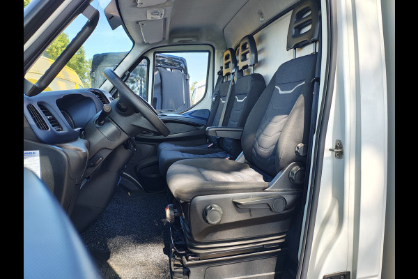 Iveco Daily 35C16H 2.3 410 Automaat Meubelbak 3-Persoons Euro 6 Camera Navi Bluetooth Airco Cruise Control Led Lat om Lat betimmering Achterdeuren 1e Eigenaar Toegestane max. massa voertuig 3500 kg