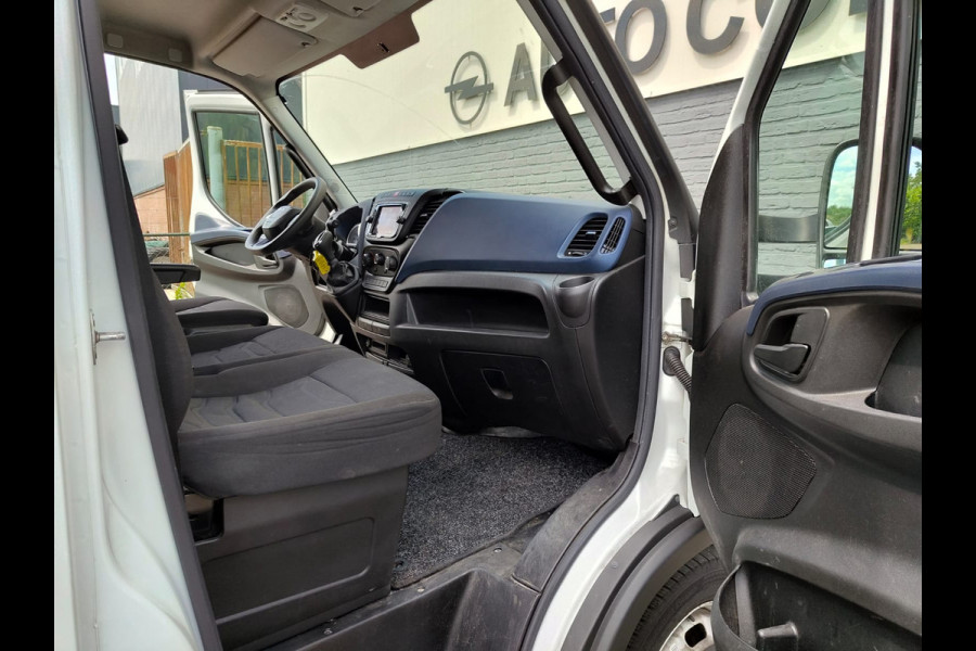 Iveco Daily 35C16H 2.3 410 Automaat Meubelbak 3-Persoons Euro 6 Camera Navi Bluetooth Airco Cruise Control Led Lat om Lat betimmering Achterdeuren 1e Eigenaar Toegestane max. massa voertuig 3500 kg