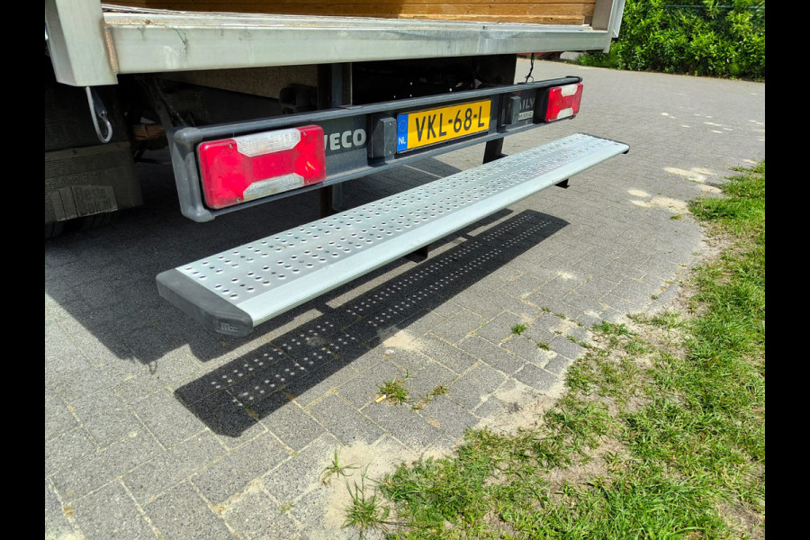 Iveco Daily 35C16H 2.3 410 Automaat Meubelbak 3-Persoons Euro 6 Camera Navi Bluetooth Airco Cruise Control Led Lat om Lat betimmering Achterdeuren 1e Eigenaar Toegestane max. massa voertuig 3500 kg