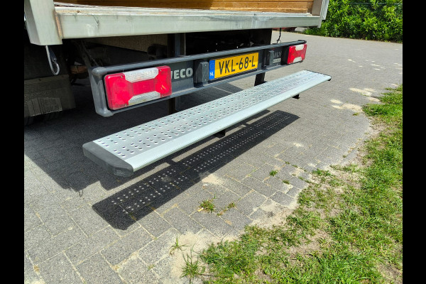 Iveco Daily 35C16H 2.3 410 Automaat Meubelbak 3-Persoons Euro 6 Camera Navi Bluetooth Airco Cruise Control Led Lat om Lat betimmering Achterdeuren 1e Eigenaar Toegestane max. massa voertuig 3500 kg
