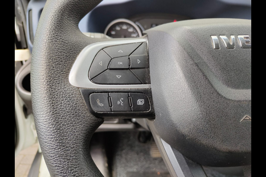 Iveco Daily 35C16H 2.3 410 Automaat Meubelbak 3-Persoons Euro 6 Camera Navi Bluetooth Airco Cruise Control Led Lat om Lat betimmering Achterdeuren 1e Eigenaar Toegestane max. massa voertuig 3500 kg