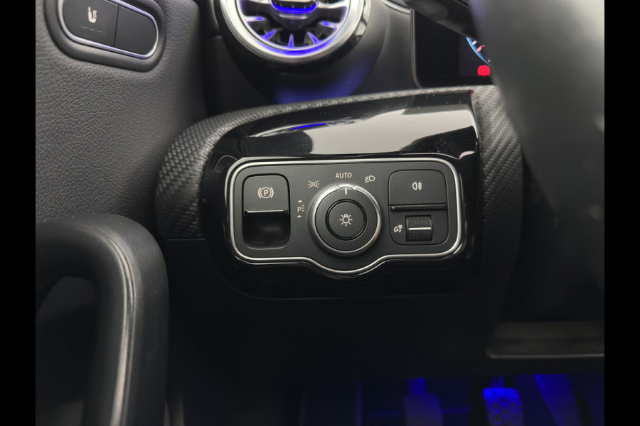 Mercedes-Benz A-Klasse 180 d Advantage (INCL-BTW) *PANO | LEATHER-FABRIC | WIDE-DIGICOCKPIT | AMBIENT-LIGHT | FULL-LED | SURROUND-VIEW | NAVI-FULLMAP | CARBON-INLAY | HEATED-SPORTSEATS | 17''ALU*