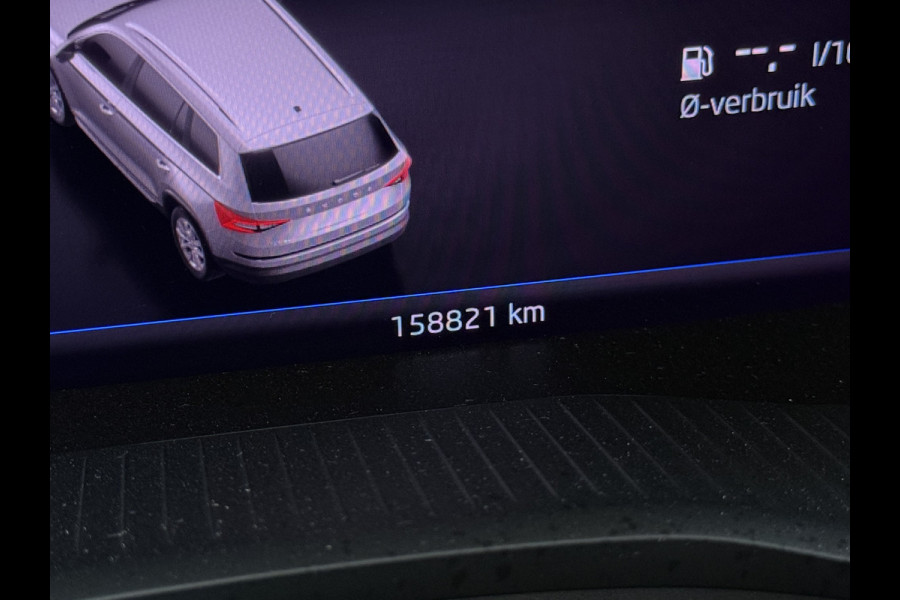 Škoda Kodiaq 1.5TSI Autom. Trekhaak Adap.Cruise Panoramadak Virtual Cockpit Camera Canton®-Audio Stoelverwarming 3-Zone Ecc Navi Apple Carpla Led Lmv Bluetooth Isofix Regen-Lichtsensor 1.800KG Trekgewicht Zeer Complete Auto