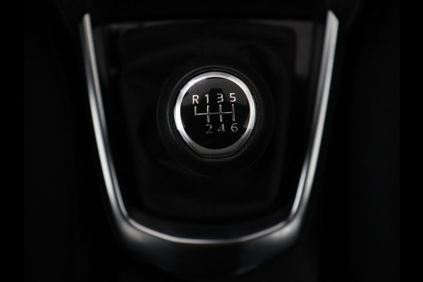 Mazda 2 1.5 Skyactiv-G Luxury | Stoel en stuurverwarming | Cruise control | Parkeersensoren | DAB | LM| Stoel en stuurverwarming | Cruise control | Parkeersensoren | DAB | LM