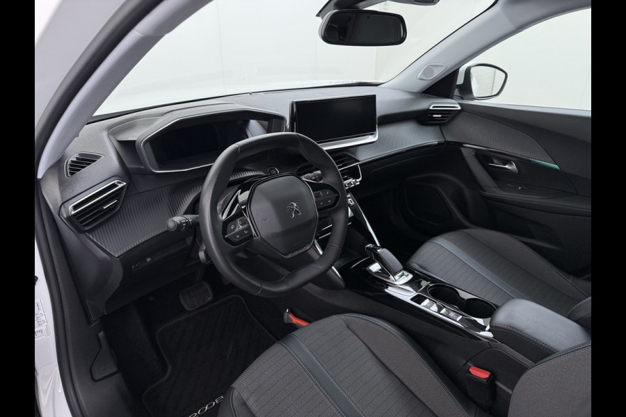 Peugeot e-2008 EV Allure Pack 50kWh SOH 95% 3-Fase 360°Camera 3D-Navi Apple Carplay Android Auto Ecc Cruise Control Pdc Keyless Privacy Glas Lmv Led DAB+ Bluetooth Lane Assist Isofix Rijstrooksensor Origineel Nederlandse Auto