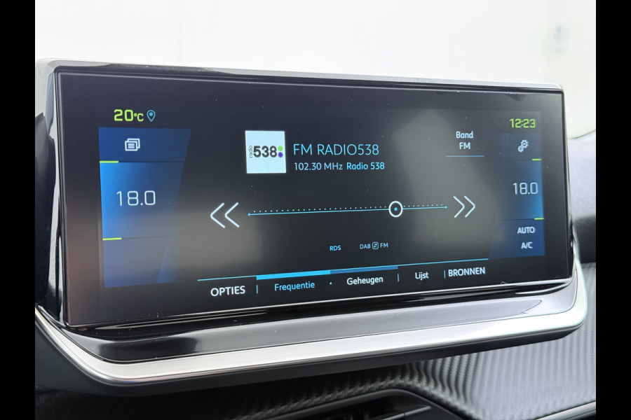 Peugeot e-2008 EV Allure Pack 50kWh SOH 95% 3-Fase 360°Camera 3D-Navi Apple Carplay Android Auto Ecc Cruise Control Pdc Keyless Privacy Glas Lmv Led DAB+ Bluetooth Lane Assist Isofix Rijstrooksensor Origineel Nederlandse Auto