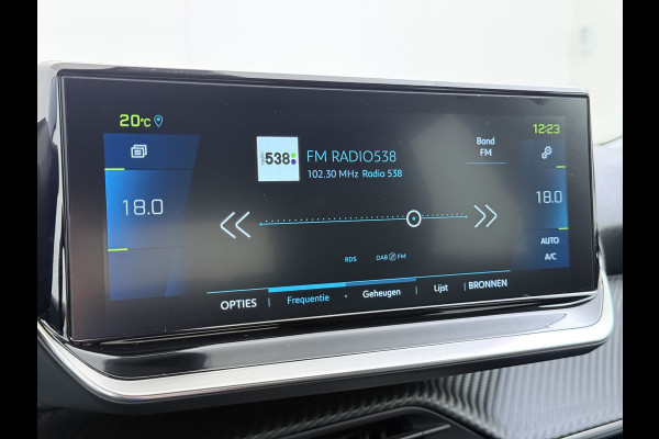 Peugeot e-2008 EV Allure Pack 50kWh SOH 95% 3-Fase 360°Camera 3D-Navi Apple Carplay Android Auto Ecc Cruise Control Pdc Keyless Privacy Glas Lmv Led DAB+ Bluetooth Lane Assist Isofix Rijstrooksensor Origineel Nederlandse Auto