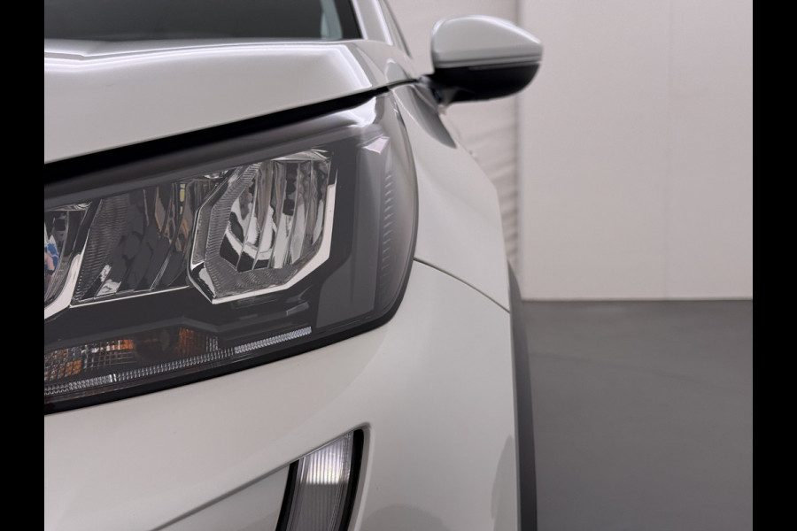 Peugeot e-2008 EV Allure Pack 50kWh SOH 95% 3-Fase 360°Camera 3D-Navi Apple Carplay Android Auto Ecc Cruise Control Pdc Keyless Privacy Glas Lmv Led DAB+ Bluetooth Lane Assist Isofix Rijstrooksensor Origineel Nederlandse Auto