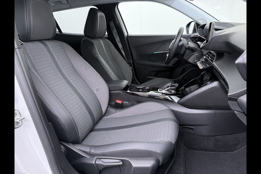 Peugeot e-2008 EV Allure Pack 50kWh SOH 95% 3-Fase 360°Camera 3D-Navi Apple Carplay Android Auto Ecc Cruise Control Pdc Keyless Privacy Glas Lmv Led DAB+ Bluetooth Lane Assist Isofix Rijstrooksensor Origineel Nederlandse Auto