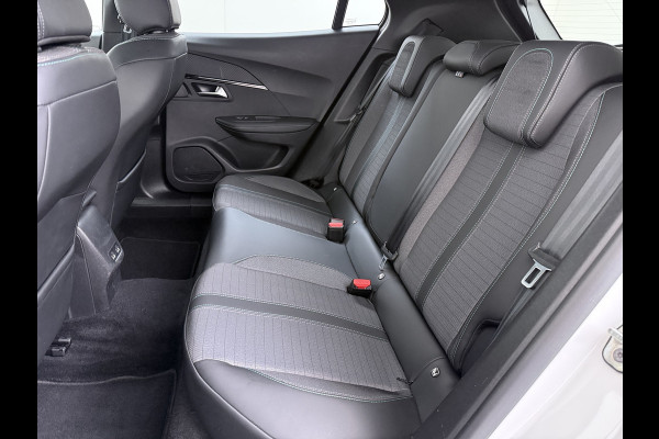 Peugeot e-2008 EV Allure Pack 50kWh SOH 95% 3-Fase 360°Camera 3D-Navi Apple Carplay Android Auto Ecc Cruise Control Pdc Keyless Privacy Glas Lmv Led DAB+ Bluetooth Lane Assist Isofix Rijstrooksensor Origineel Nederlandse Auto