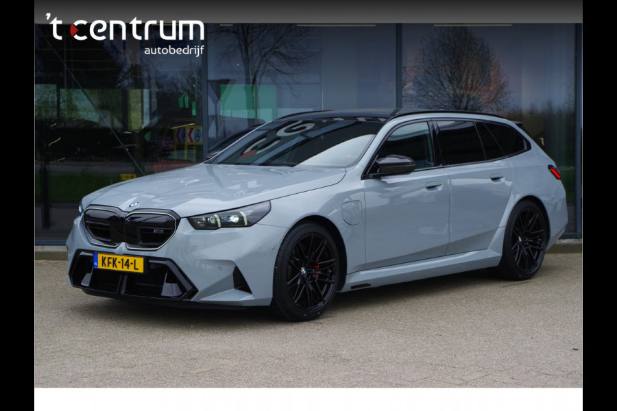 BMW M5 Touring 728 PK PHEV, M-Drivers Pack, Panoramadak, B&W Sound, Trekhaak, Carbon Int, Driv. Ass. Prof, Comfort Pack