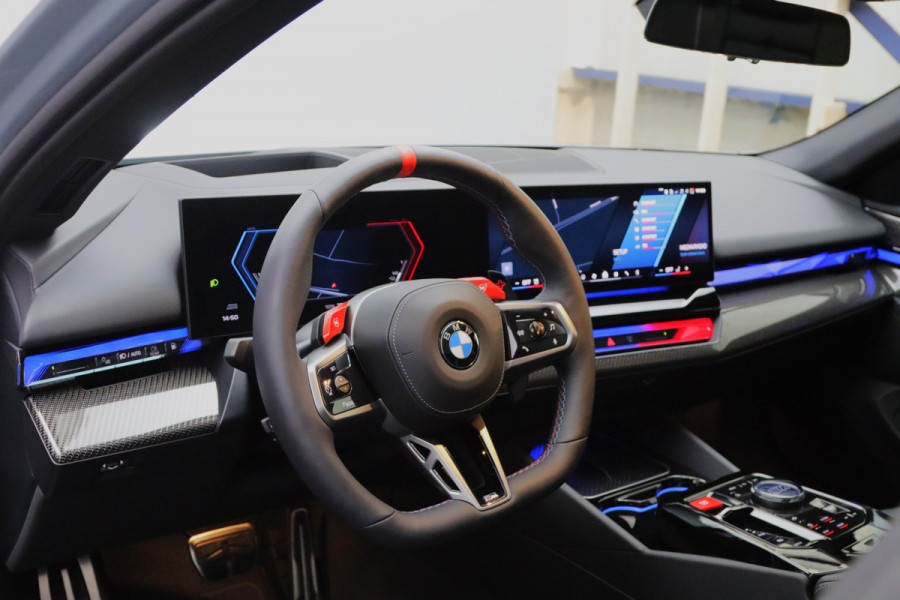 BMW M5 Touring 728 PK PHEV, M-Drivers Pack, Panoramadak, B&W Sound, Trekhaak, Carbon Int, Driv. Ass. Prof, Comfort Pack