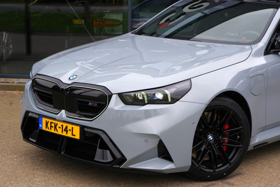 BMW M5 Touring 728 PK PHEV, M-Drivers Pack, Panoramadak, B&W Sound, Trekhaak, Carbon Int, Driv. Ass. Prof, Comfort Pack