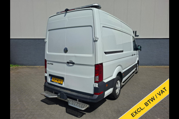 Volkswagen Crafter 35 2.0TDI L3H3 3-Persoons Camera Navi Cruise Control Voorruitverwarming Pdc DAB+ Bluetooth Airco Highline Betonplex vloer Wandbetimmering Schuifdeur Regen-Lichtsensor 2.500KG Trekgewicht Origineel Nederlandse Auto