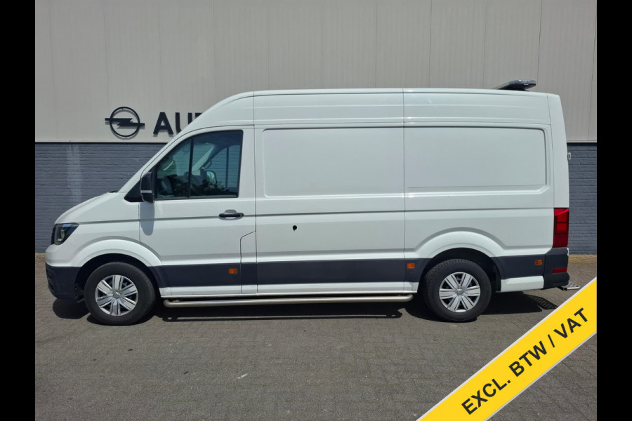 Volkswagen Crafter 35 2.0TDI L3H3 3-Persoons Camera Navi Cruise Control Voorruitverwarming Pdc DAB+ Bluetooth Airco Highline Betonplex vloer Wandbetimmering Schuifdeur Regen-Lichtsensor 2.500KG Trekgewicht Origineel Nederlandse Auto